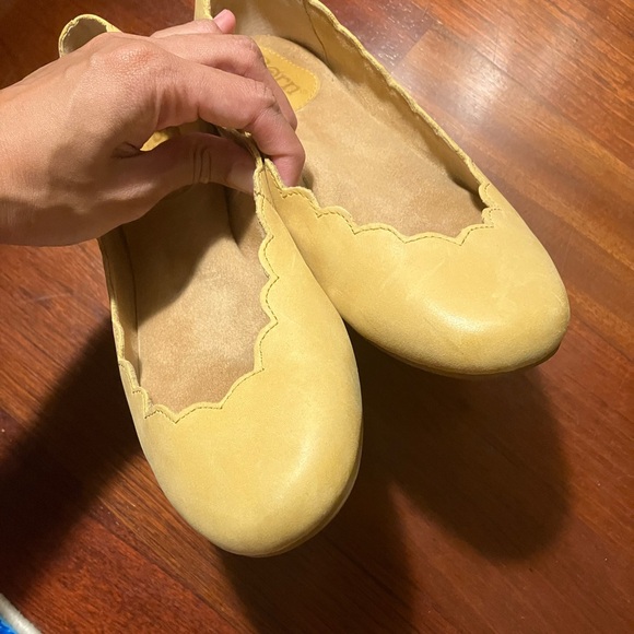 Born Butter Yellow Scalloped Flats - Picture 3 of 10